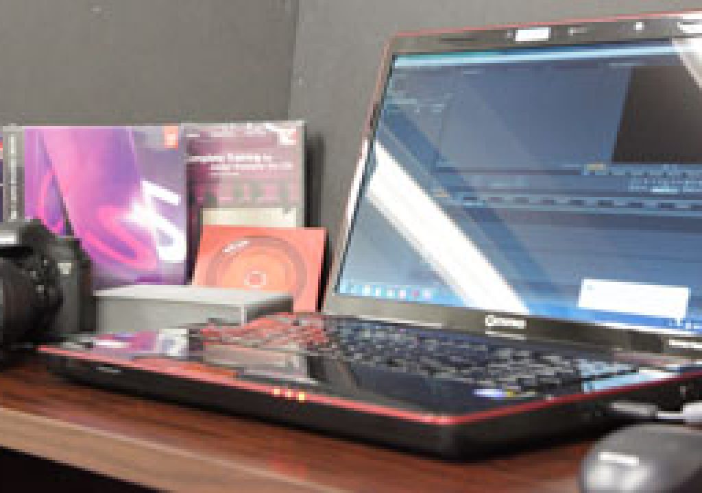 cs5bp-laptop-dslr.jpg