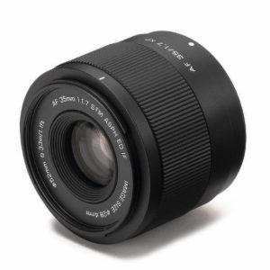 Viltrox AF 35mm F1.7 Air: a palm-sized lens for APS-C